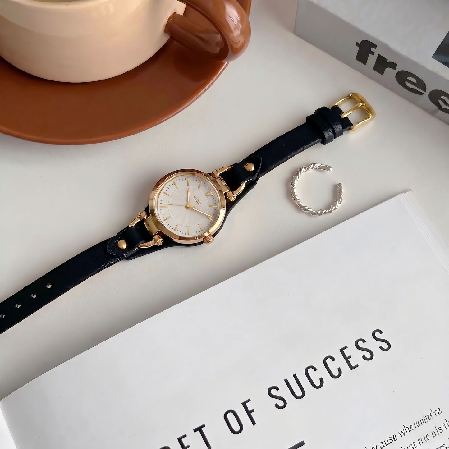 BUREI Vintage Horseshoe Leather Watch
